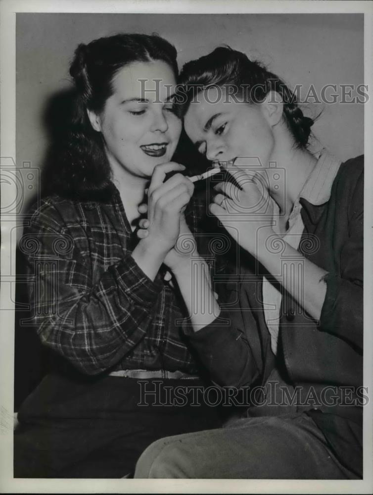 1945 Press Photo Youngstown Ohio Canadian United States Immigration Dolores - Historic Images