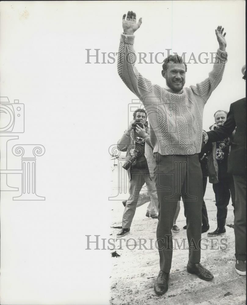 1969 Press Photo Robin Knox-Johnston,solo sail around the world - Historic Images