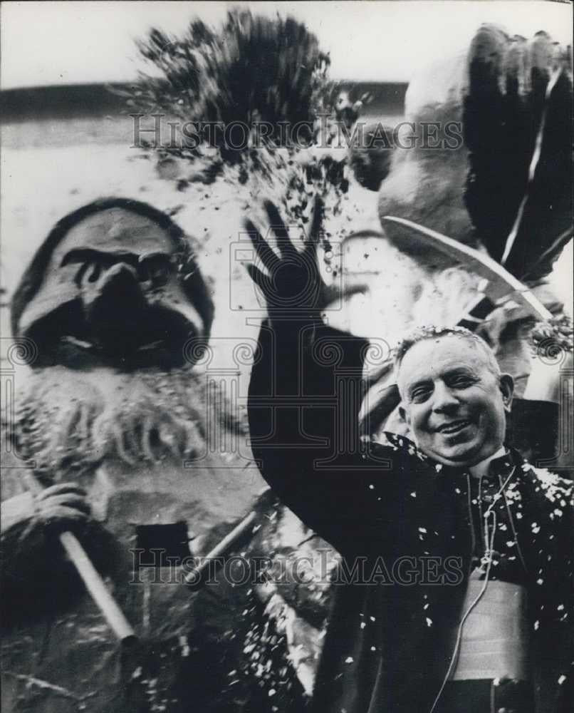1961 Press Photo Cardinal Giacomo Lercaroha at Carnival in Bologna - Historic Images