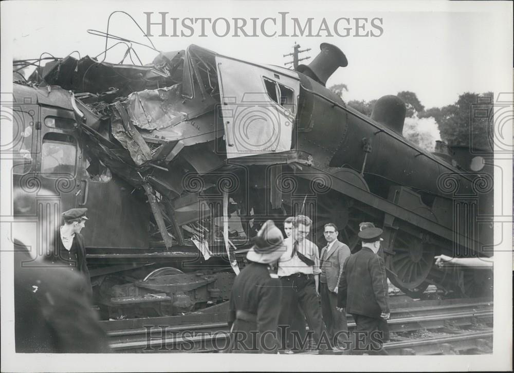 1958 Press Photo London Train Crash wreckage - Historic Images