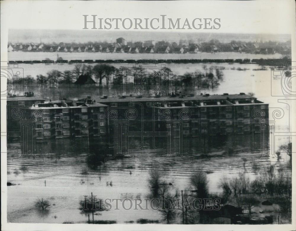 1962 Press Photo Sixty people die and thousands made homeless in the worst ever - Historic Images