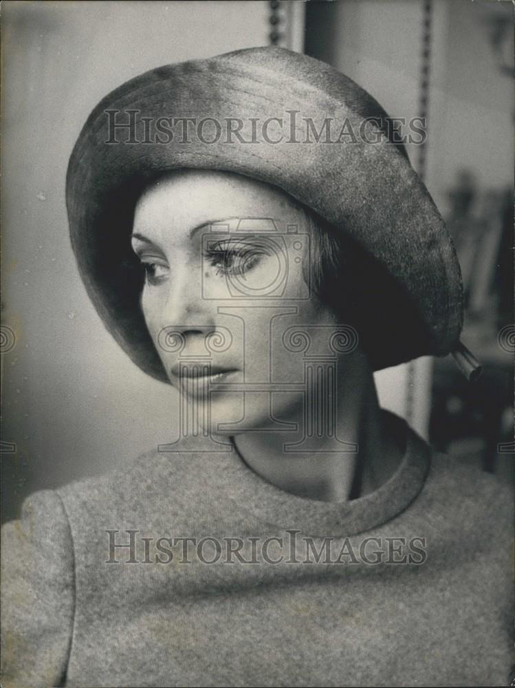 1973 Press Photo, Carven Reversible Trotteur Hat - Historic Images