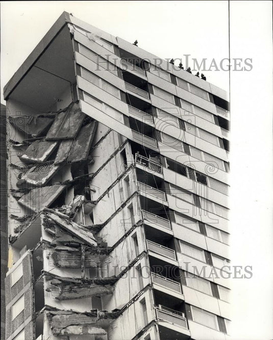 1968 Press Photo 15 Dead And 80 Trapped When Block Flat Collapses In East London - Historic Images