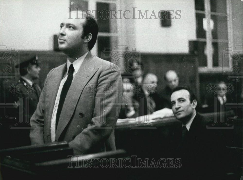 Press Photo Men in a Greek courtroom - Historic Images