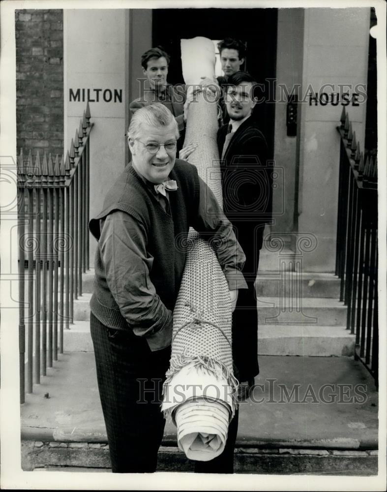 1954 Press Photo Painting On Way To Academy,4 men needed to carry it - Historic Images