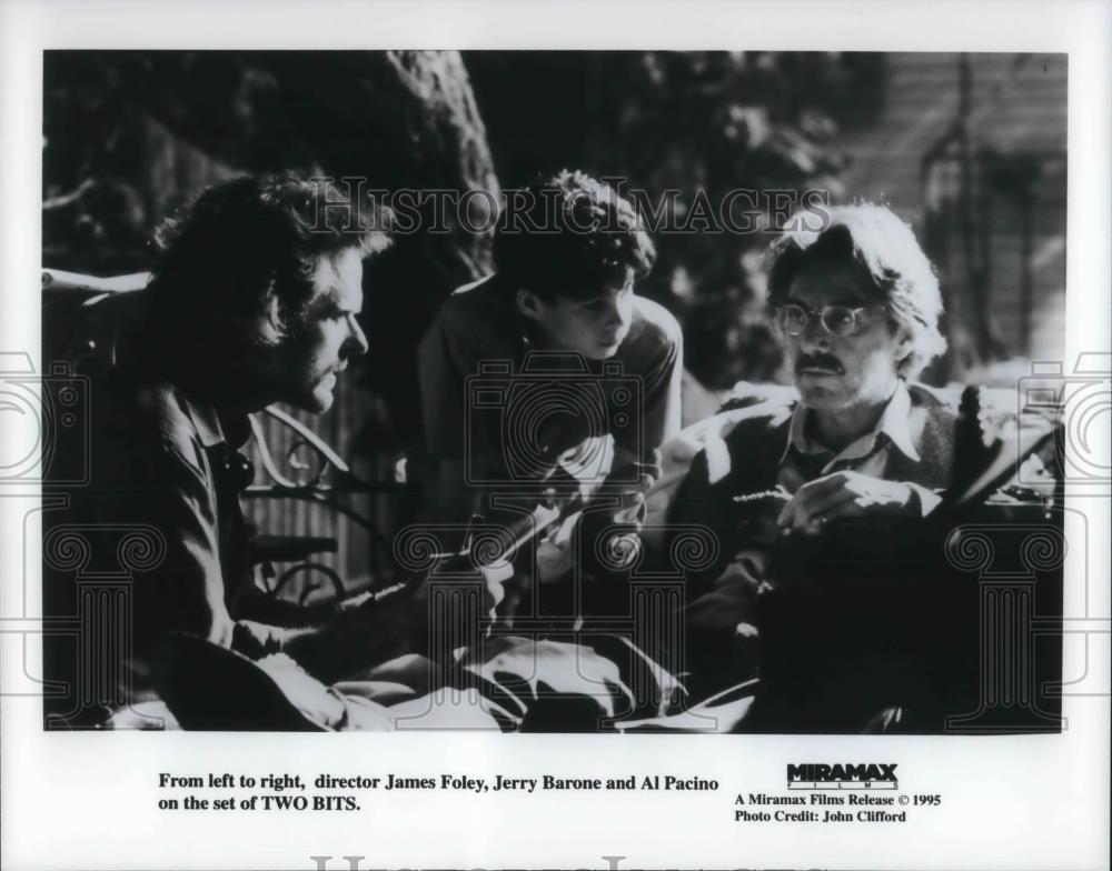 1995 Press Photo Director James Foley Jerry Barone Al Pacino in Two Bits - Historic Images