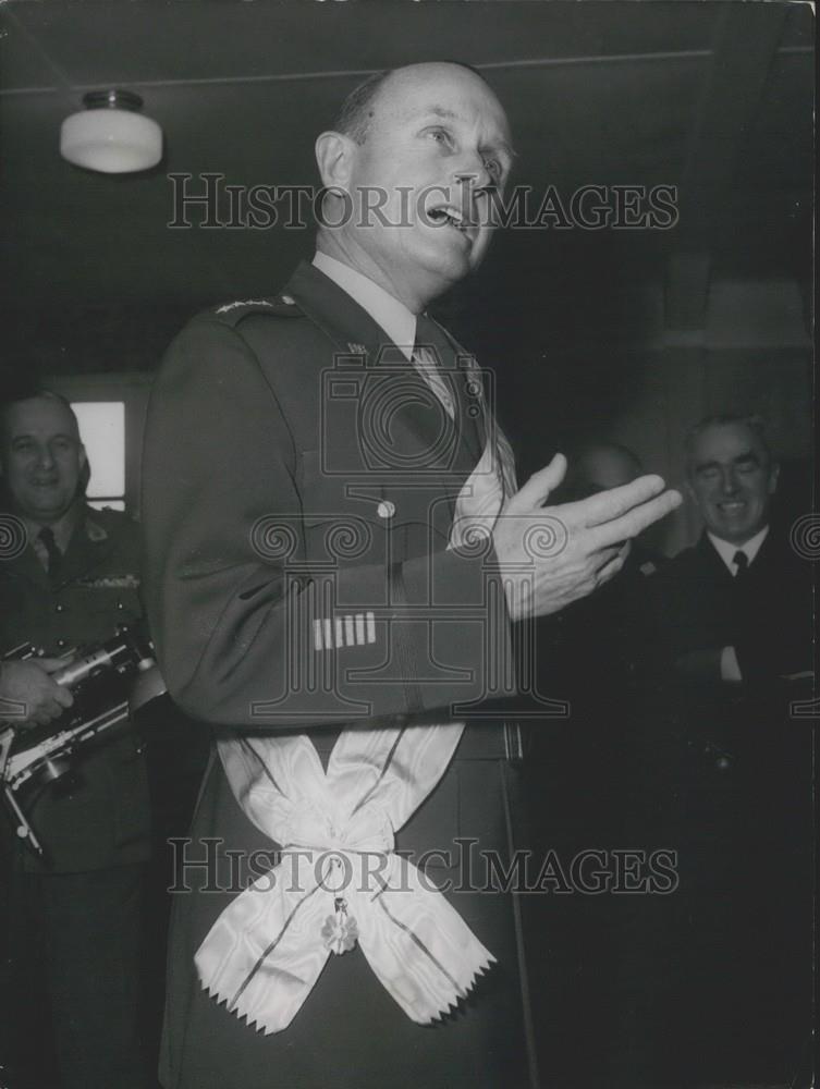 1955 Press Photo General Gruenther Receives Civic Honor - Historic Images