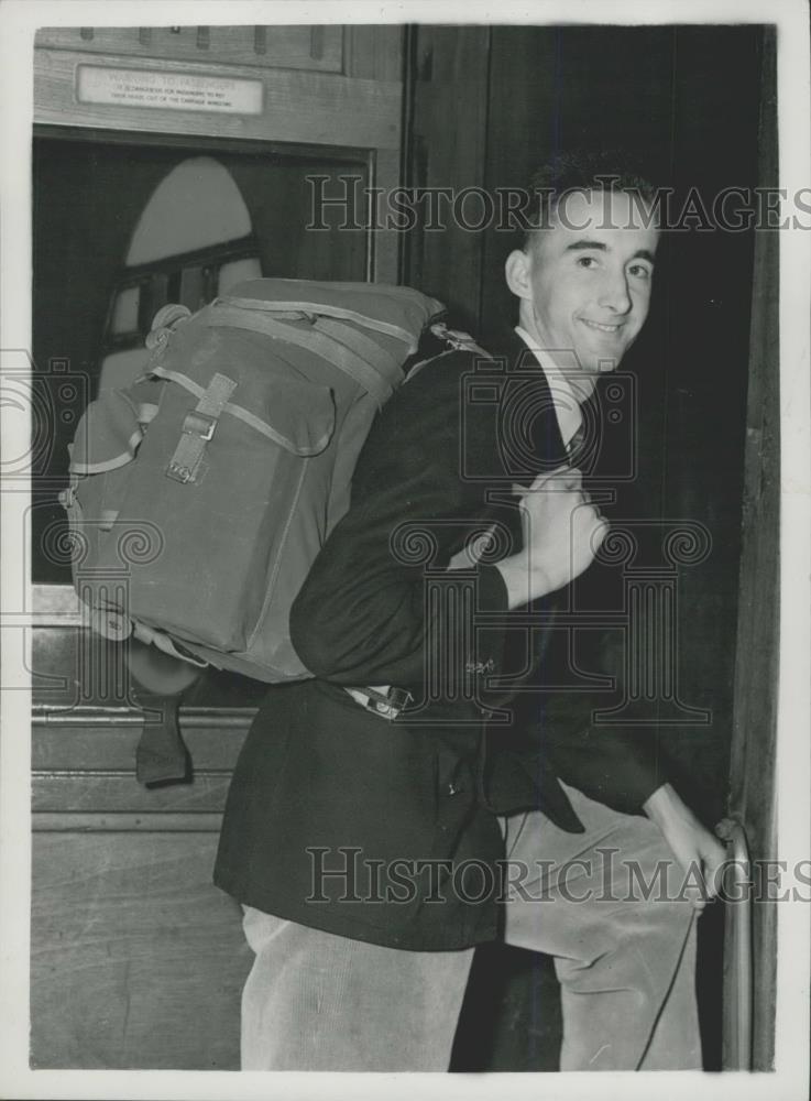 1953 Press Photo Gordon Pirie Leaves For Norway - Historic Images