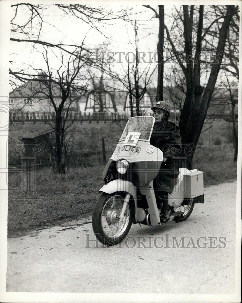 Press Photo Police Officer on Motorcycle - Historic Images