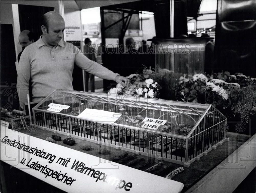 1977 Press Photo &quot;Solar Technique 77&quot; Hamburg - Historic Images