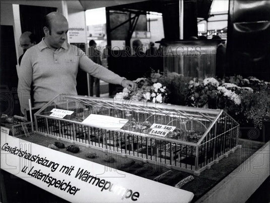 1977 Press Photo "Solar Technique 77" Hamburg - Historic Images