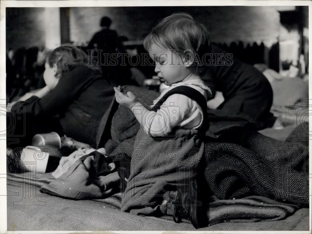 Press Photo Refugees from Soviet zone of Germany - Historic Images