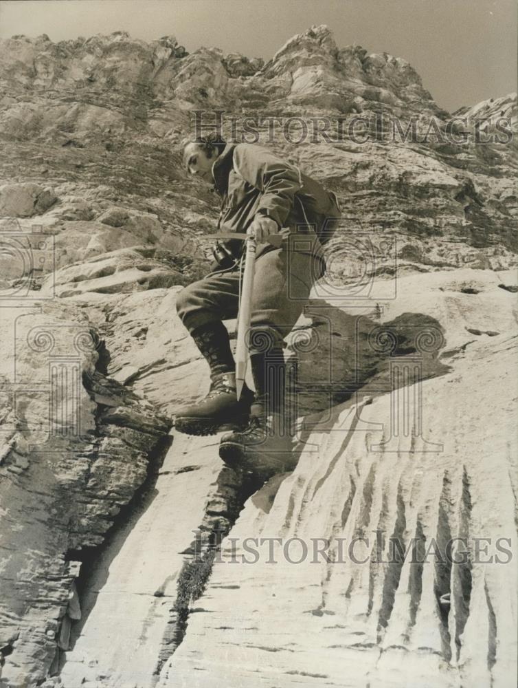 1972 Press Photo British Reverend Lloyd Jenkins Climbs Mount Eiger For Charity - Historic Images