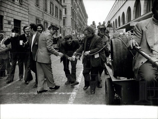 Press Photo A group of Viticulturists demonstrated about wine imports - Historic Images