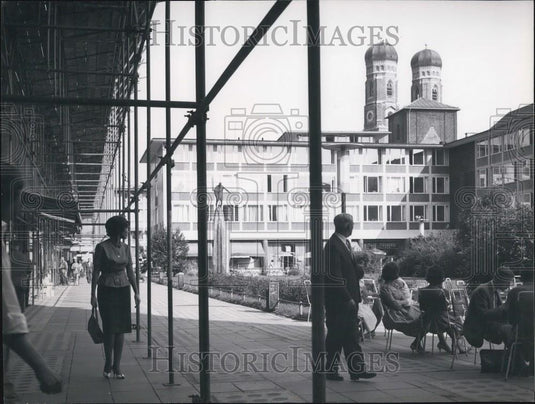 Press Photo View from the Court of "Maxburg" at the Towers of the Cathedral - Historic Images