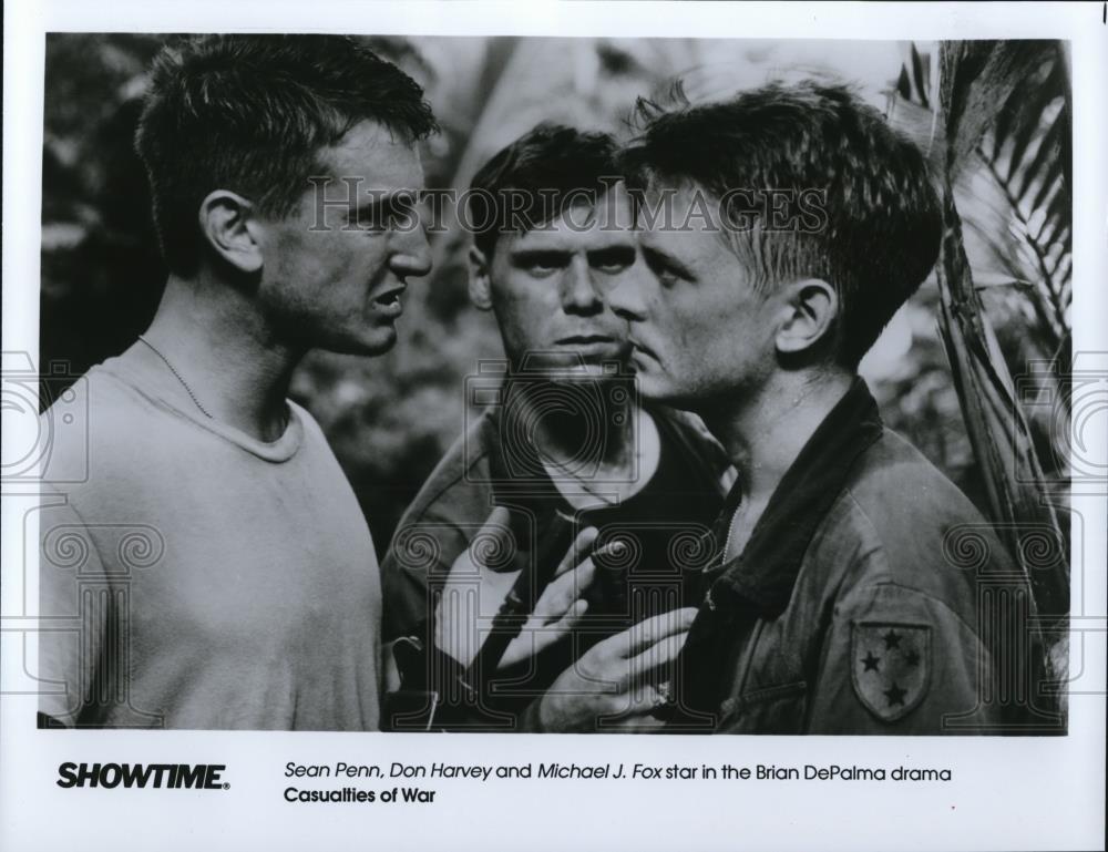 1990 Press Photo Sean Penn, Michael J Fox & Don Harvey in Casualties of War - Historic Images