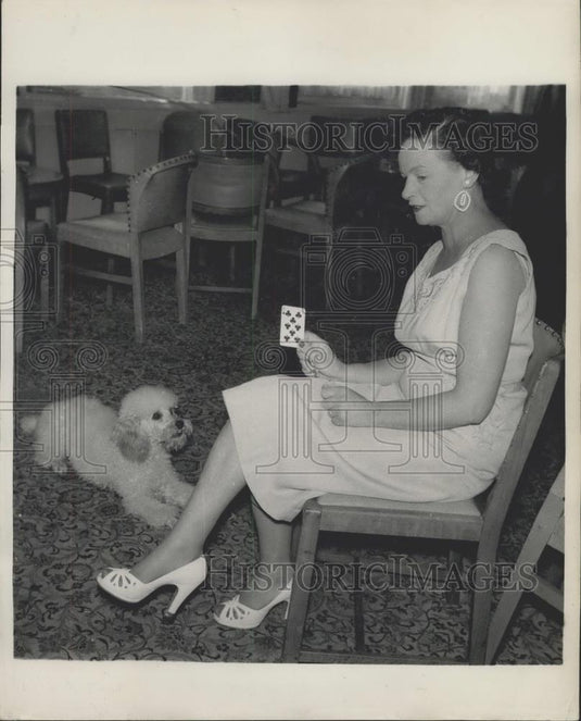 Press Photo Mrs. Marjorie Pook and "Guppi" the poodle - Historic Images