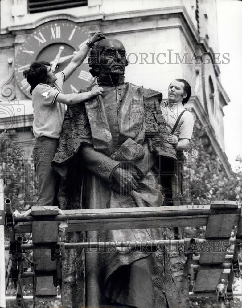 1972 Press Photo The statue of Gladstone outside St. Clement Danes - Historic Images