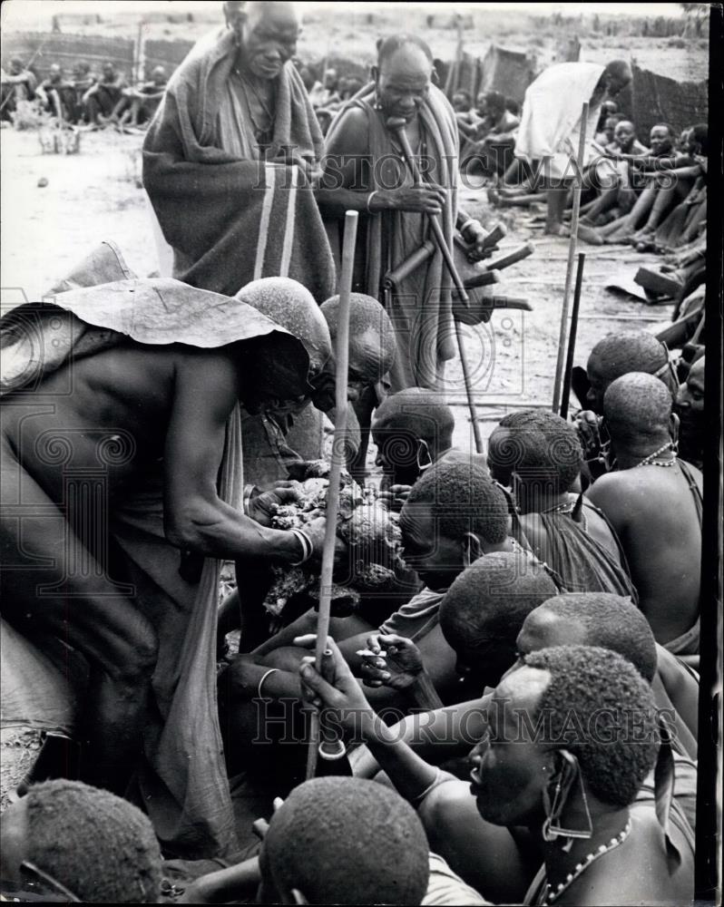 Press Photo Natives Serving Roasted Bull - Historic Images