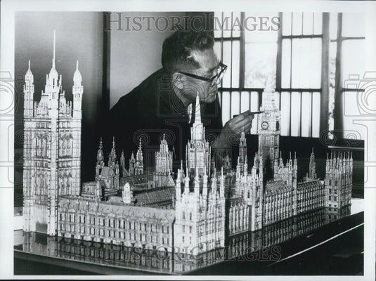 Press Photo Kiyoshi Yamamoto's Miniature Of London's Houses Of Parliament - Historic Images