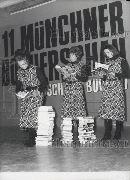 1970 Press Photo 11th book exhibition in the "House of Arts", Munich - Historic Images