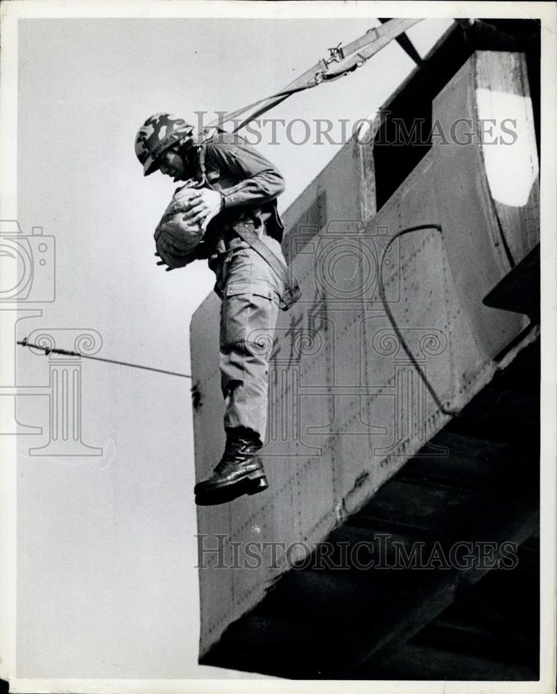 1982 Press Photo Japanese Self Defense Force 1st Airborne Brigade Training - Historic Images