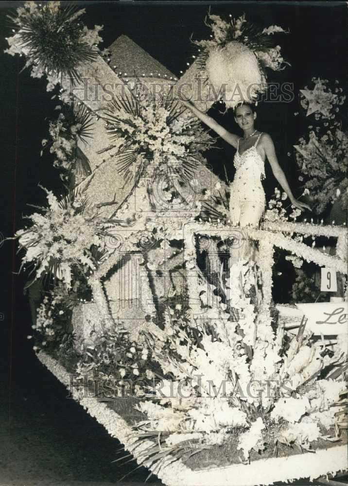 Press Photo Woman in Parade at the Festival of Nice - Historic Images