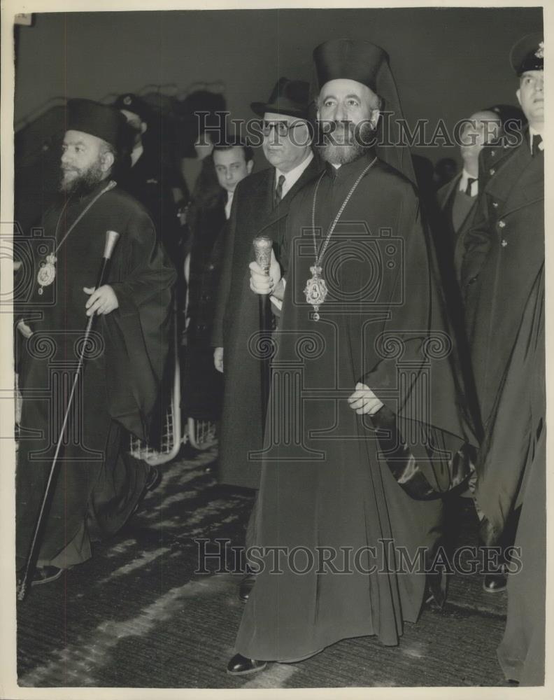 1959 Press Photo Archbishop Makarios of Cyprus arrives in London - Historic Images