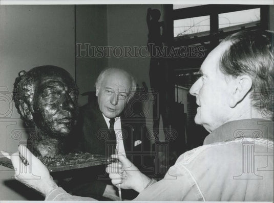 1976 Press Photo Bust of Walter Scheel Federal President of West-Germany - Historic Images