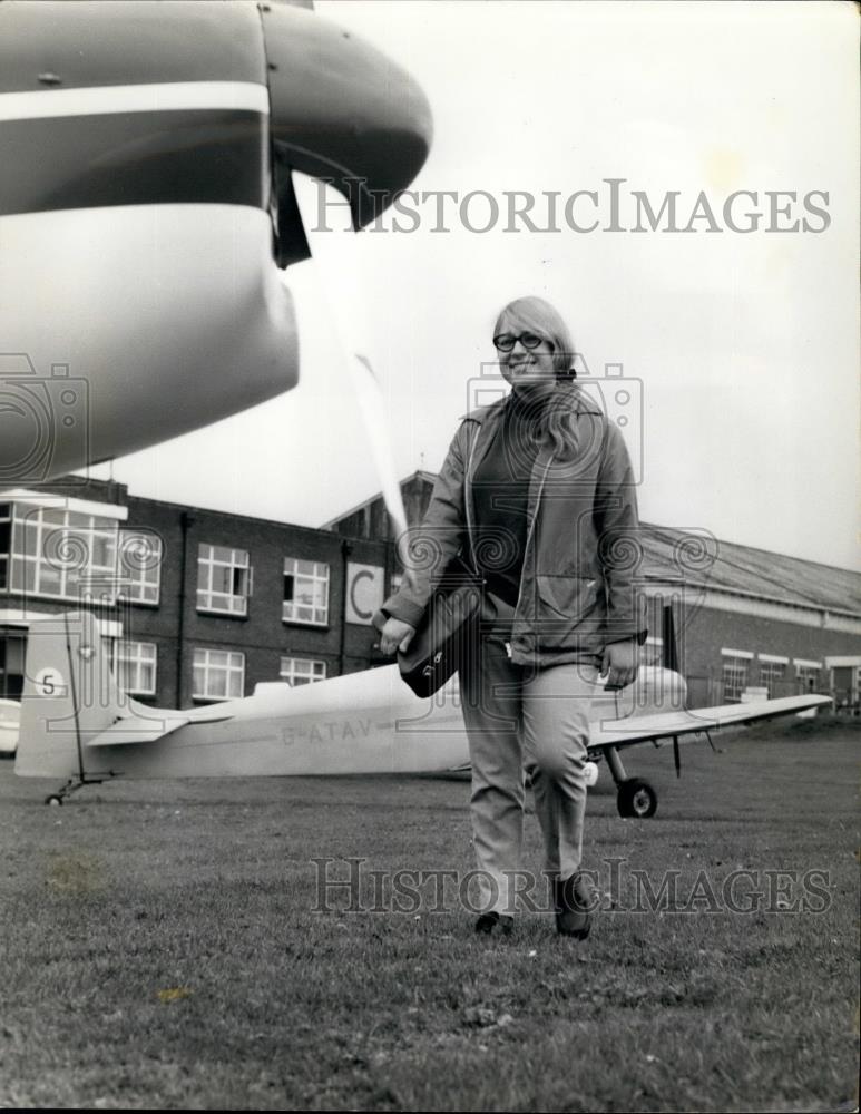 Press Photo Airplane, Rochester Airport - Historic Images