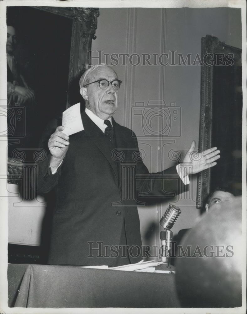 1962 Press Photo Sir Robert Platt Reports on Smoking &amp; Cancer - Historic Images