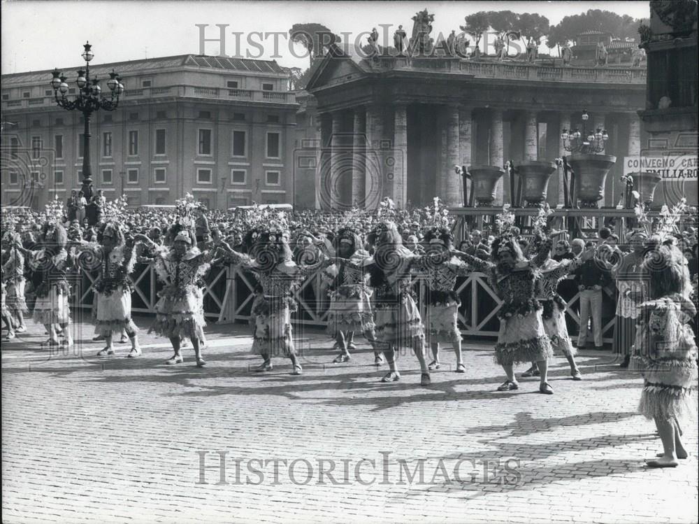 1971 Press Photo World Missionary Day Samoa Group Dancing St. Peter Square - Historic Images