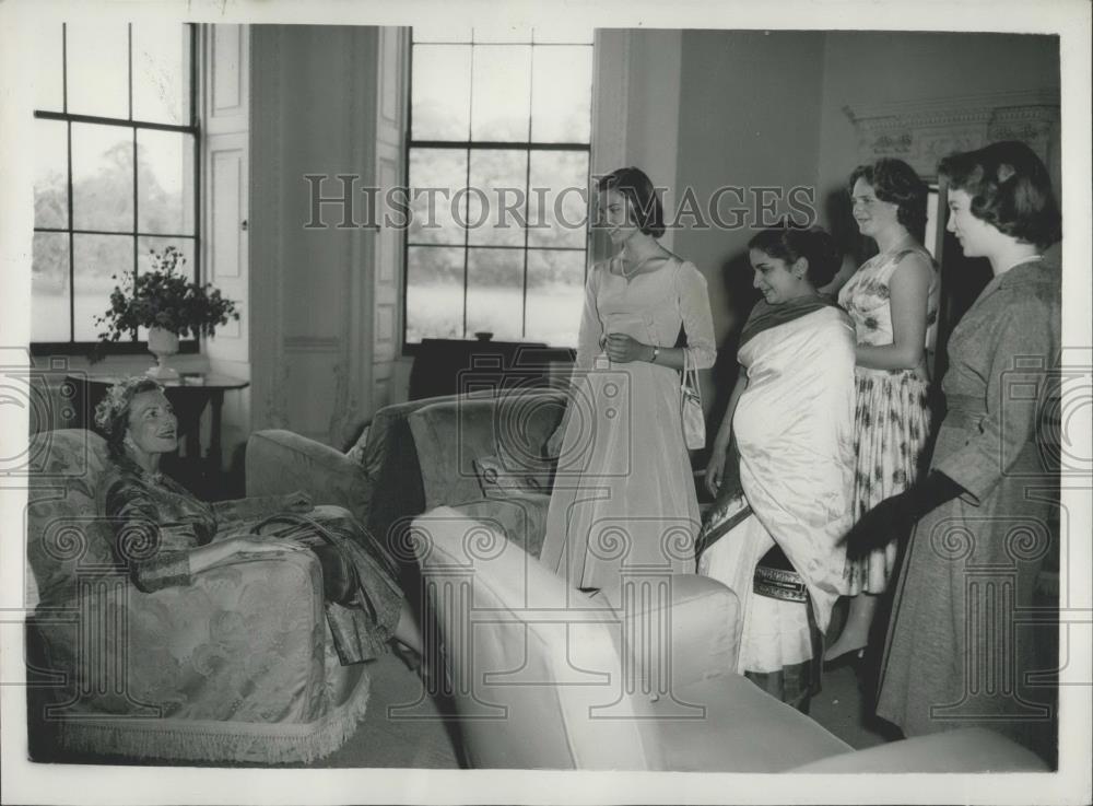 1957 Press Photo Countess Mountbatten Opens &quot;The House of Citizenship&quot; - Historic Images