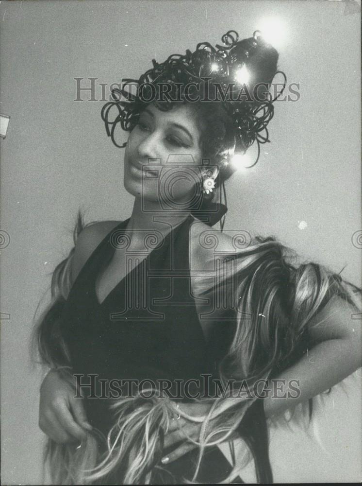 1973 Press Photo, Aita Sy Models Jean-Luc & Eddy Light Bulb Hairstyle - Historic Images