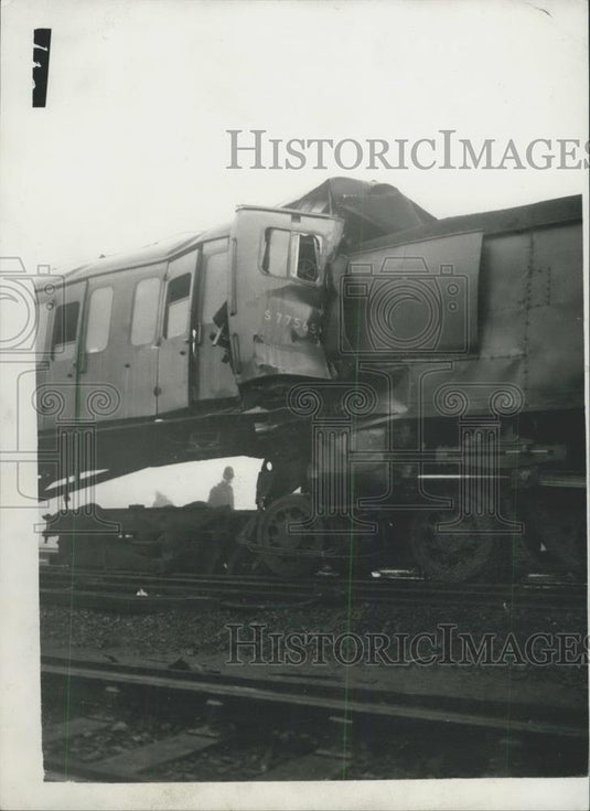 1957 Press Photo Lewisham rail disaster wreckage - Historic Images