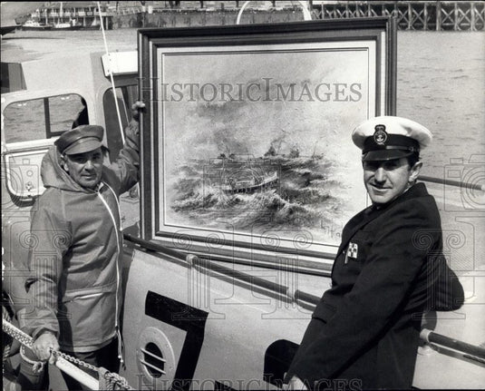 1974 Press Photo Marine Artist Ben Maile/Painting/Face Of Danger/Thomas Cocking - Historic Images