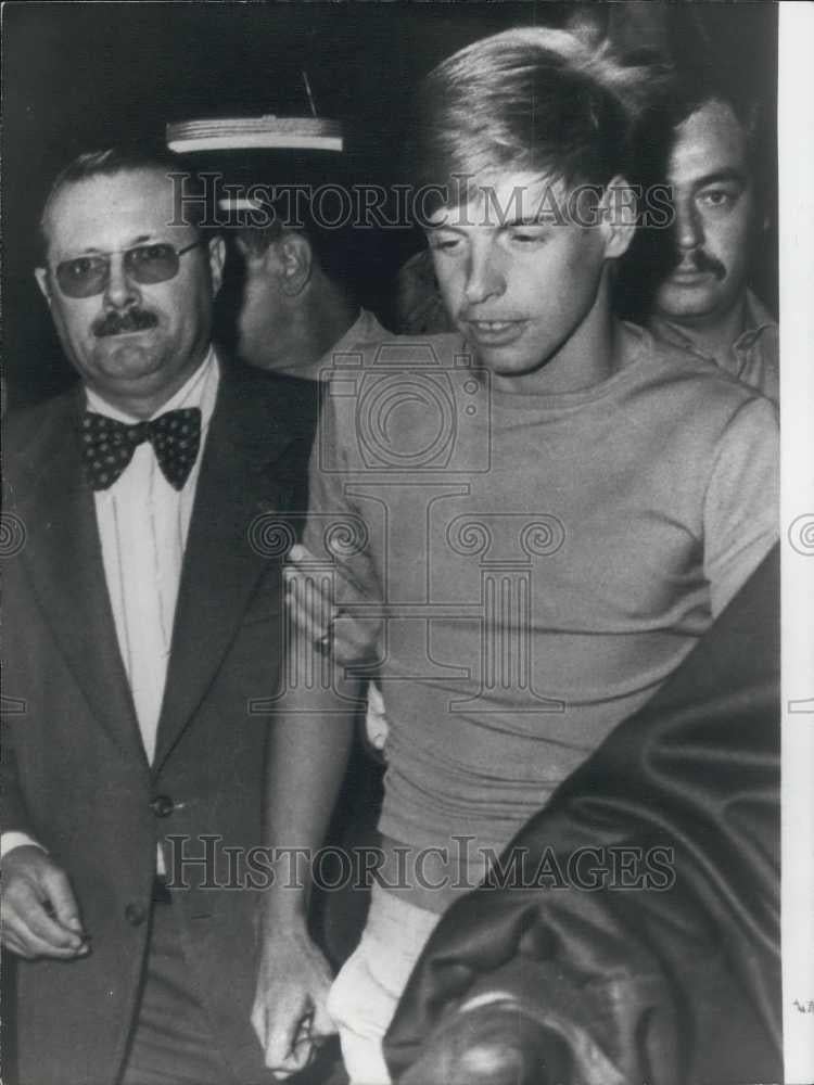 1975 Press Photo Dominique Goussard arrested for desertion - Historic Images