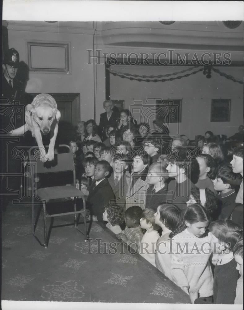 1966 Press Photo Children See Police Dog Demonstration - Historic Images