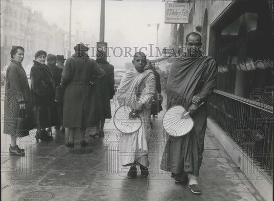 Press Photo High Priest the Venerable Saddhatissa & boy priest - Historic Images