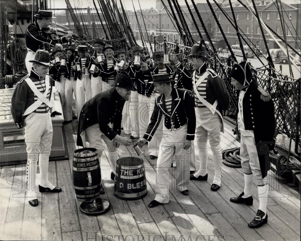 1964 Press Photo The re-rigging of Nelson&#39;s Victory at Portsmouth - Historic Images