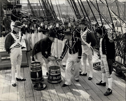 1964 Press Photo The re-rigging of Nelson's Victory at Portsmouth - Historic Images