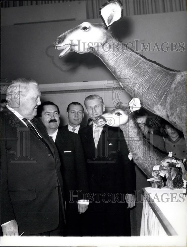 Press Photo Germany, Prof. Erhard &amp;Bavarian Schedl - Historic Images