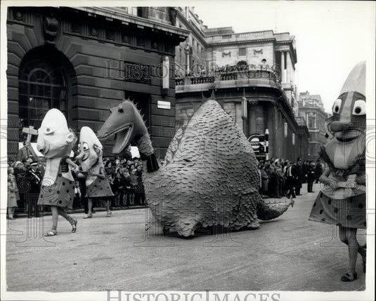 1965 Press Photo Monster in Lord Mayor Show Parade - Historic Images