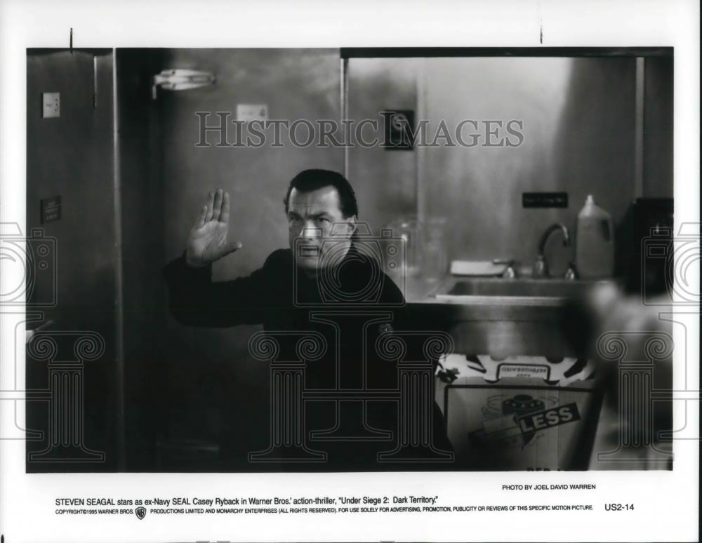 1995 Press Photo Steven Seagal in Under Siege 2: Dark Territory - cvp22594 - Historic Images