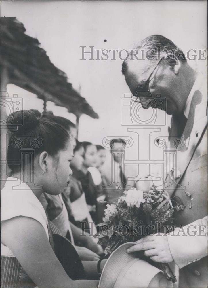 1954 Press Photo M. Rene Pleven French Defence Minister Visit Laos - Historic Images