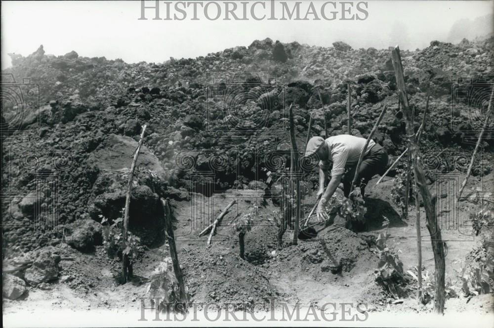 1971 Press Photo Mount Etna - Historic Images