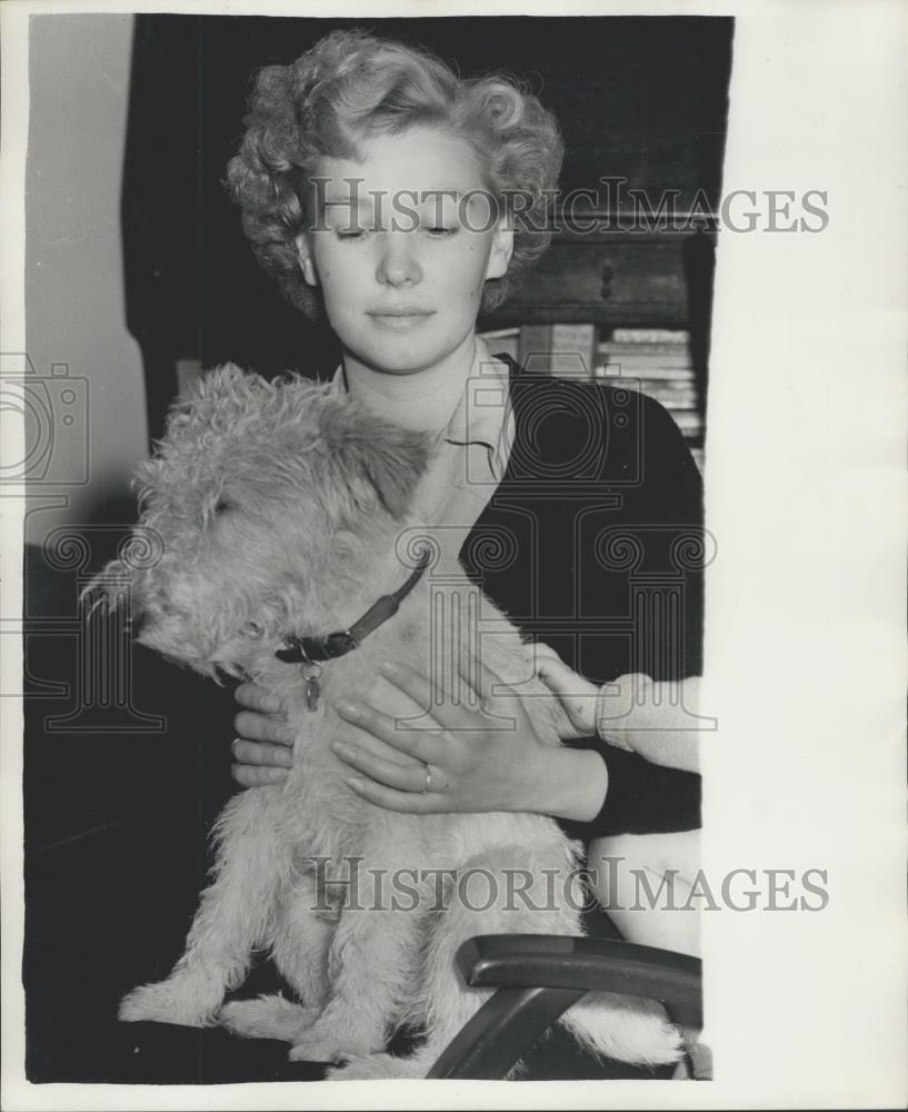 1956 Press Photo &quot;Widow&quot; of &quot;Drowned&quot; Vicar - Historic Images