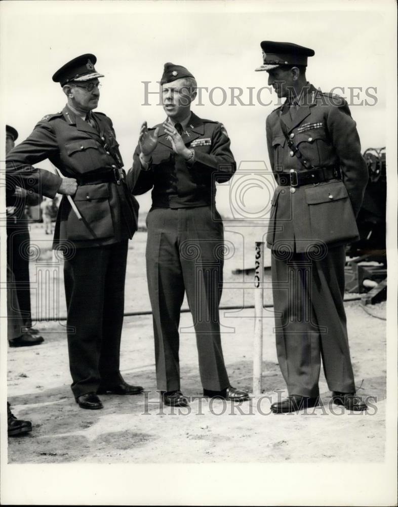 1954 Press Photo High ranking British Army officials - Historic Images