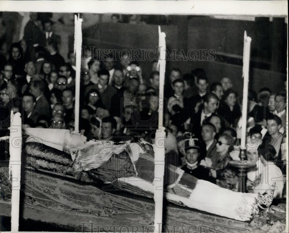 1958 Press Photo Pope Pius XII, Lies in State, St Peter&#39;s Basilica - Historic Images