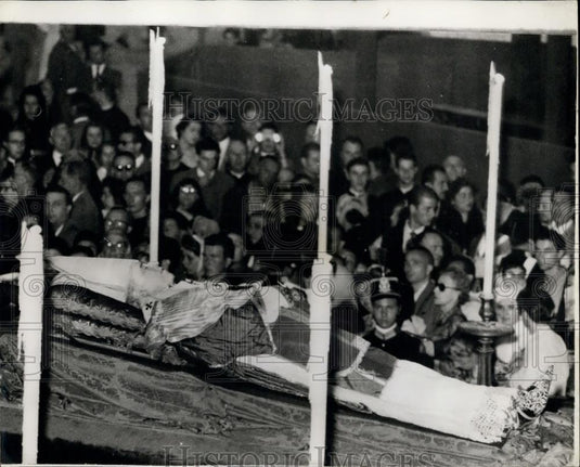 1958 Press Photo Pope Pius XII, Lies in State, St Peter's Basilica - Historic Images